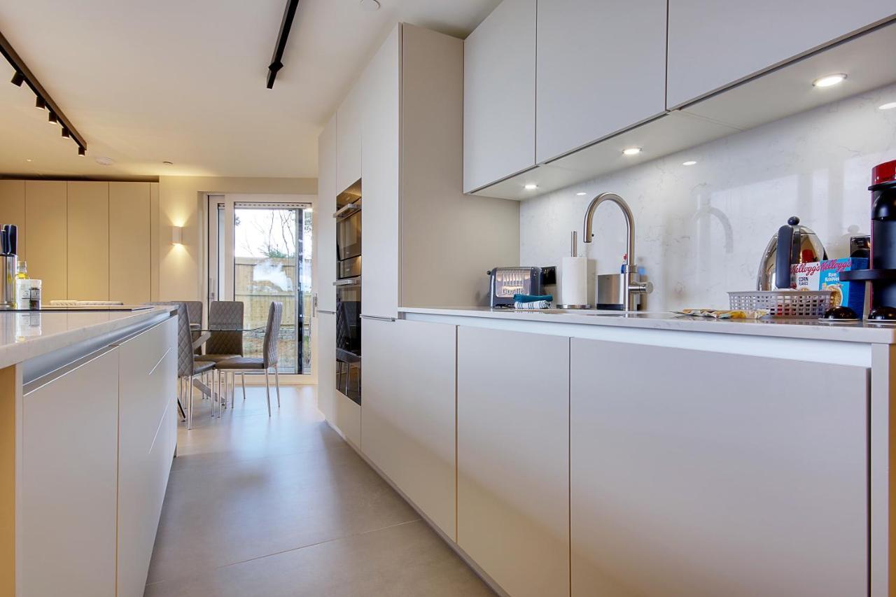 Luxury 3 Bed Flat With Large Terrace, Sea Views And Hot Tub Apartment Canford Cliffs ภายนอก รูปภาพ