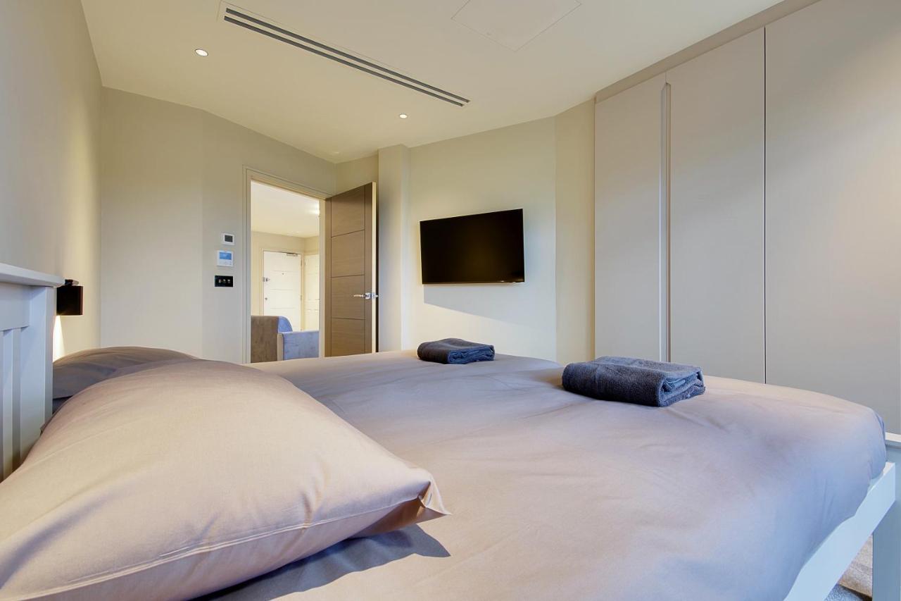 Luxury 3 Bed Flat With Large Terrace, Sea Views And Hot Tub Apartment Canford Cliffs ภายนอก รูปภาพ