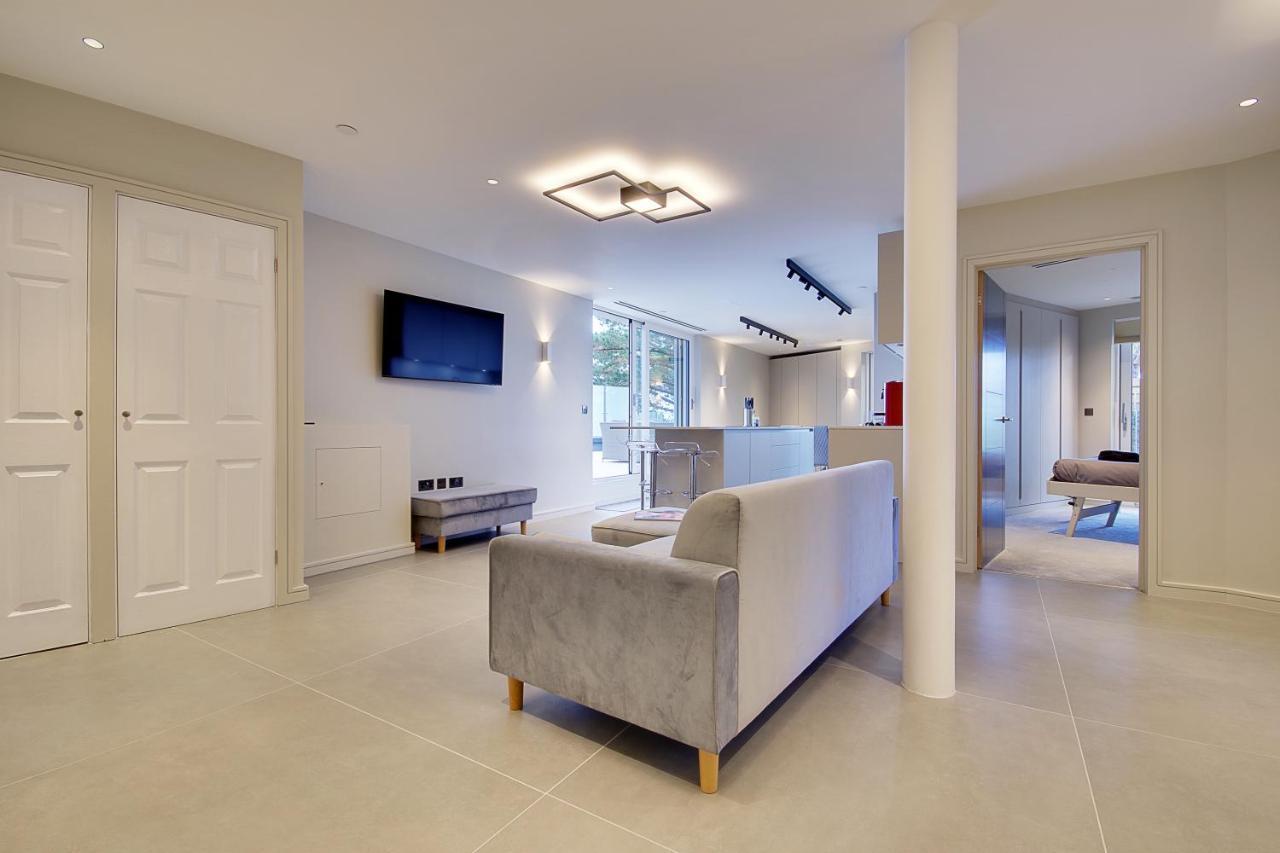 Luxury 3 Bed Flat With Large Terrace, Sea Views And Hot Tub Apartment Canford Cliffs ภายนอก รูปภาพ