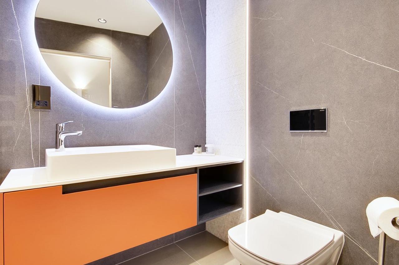 Luxury 3 Bed Flat With Large Terrace, Sea Views And Hot Tub Apartment Canford Cliffs ภายนอก รูปภาพ