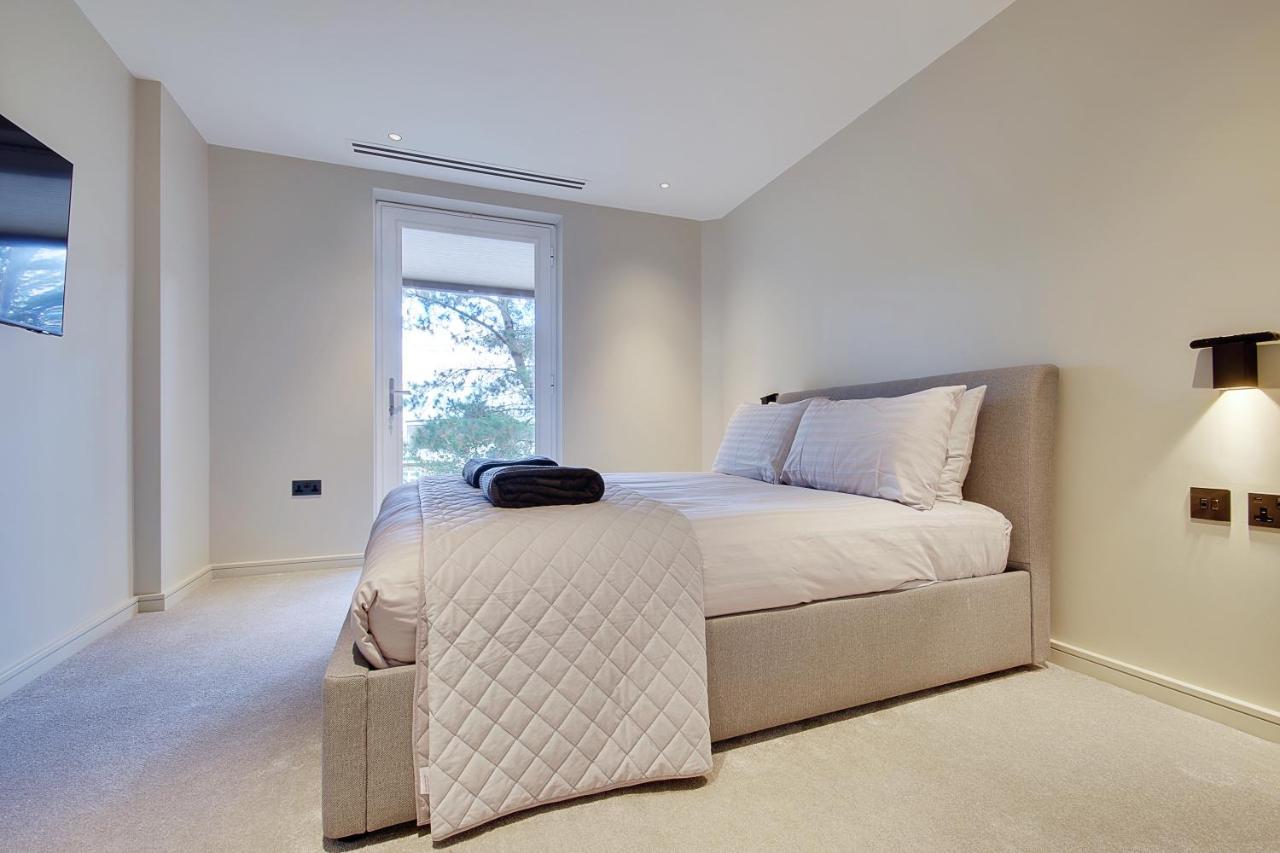 Luxury 3 Bed Flat With Large Terrace, Sea Views And Hot Tub Apartment Canford Cliffs ภายนอก รูปภาพ