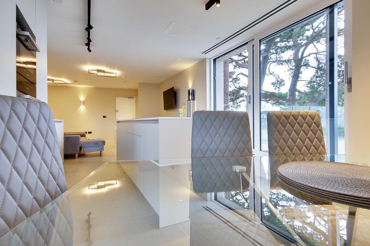 Luxury 3 Bed Flat With Large Terrace, Sea Views And Hot Tub Apartment Canford Cliffs ภายนอก รูปภาพ