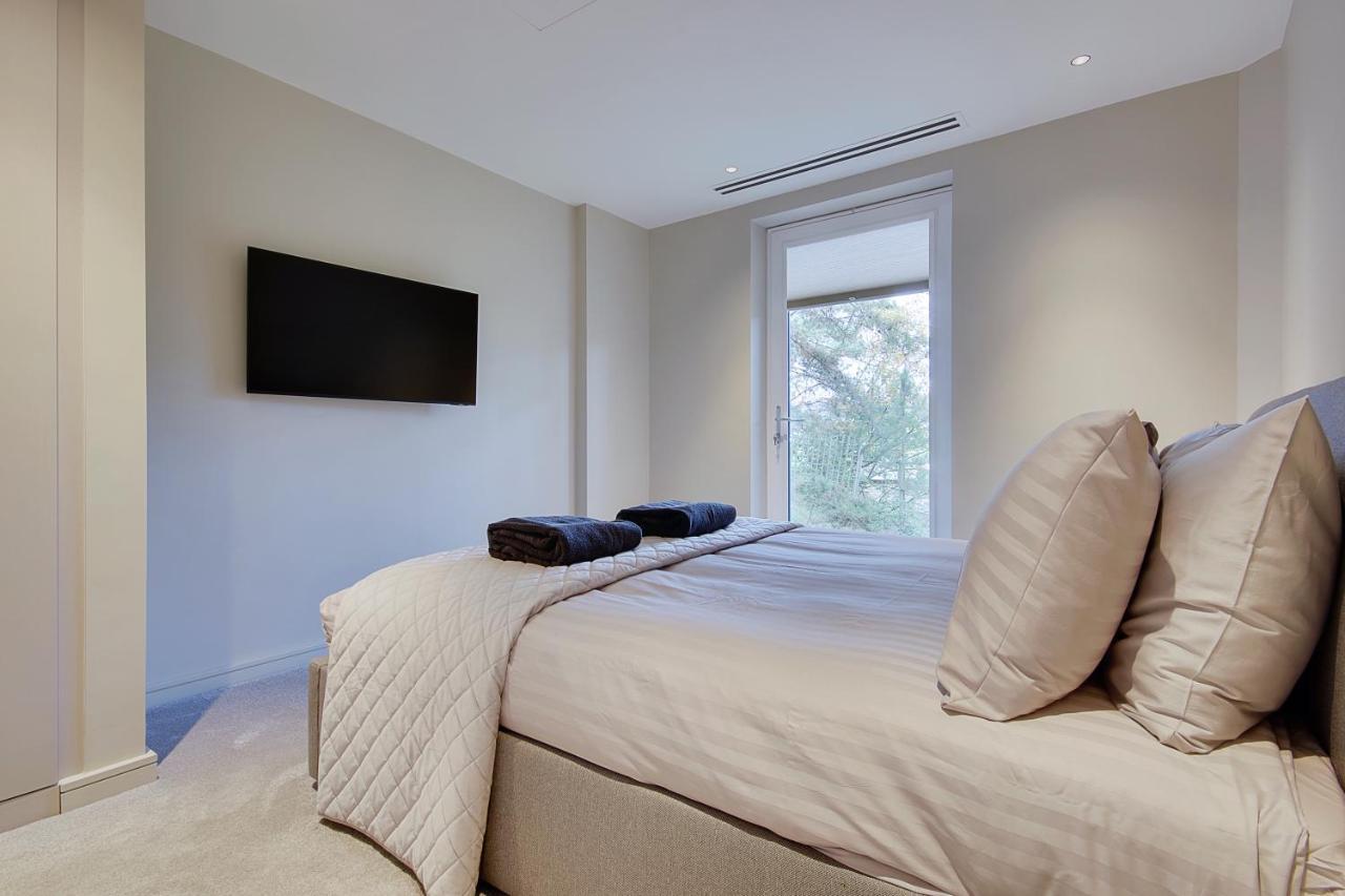 Luxury 3 Bed Flat With Large Terrace, Sea Views And Hot Tub Apartment Canford Cliffs ภายนอก รูปภาพ