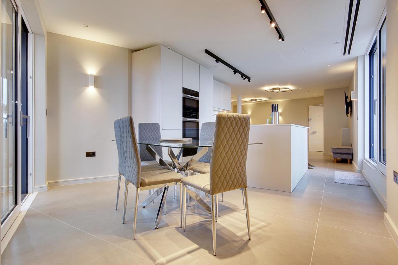 Luxury 3 Bed Flat With Large Terrace, Sea Views And Hot Tub Apartment Canford Cliffs ภายนอก รูปภาพ