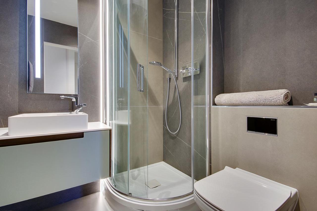 Luxury 3 Bed Flat With Large Terrace, Sea Views And Hot Tub Apartment Canford Cliffs ภายนอก รูปภาพ