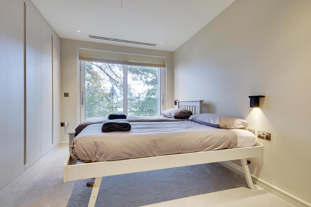 Luxury 3 Bed Flat With Large Terrace, Sea Views And Hot Tub Apartment Canford Cliffs ภายนอก รูปภาพ