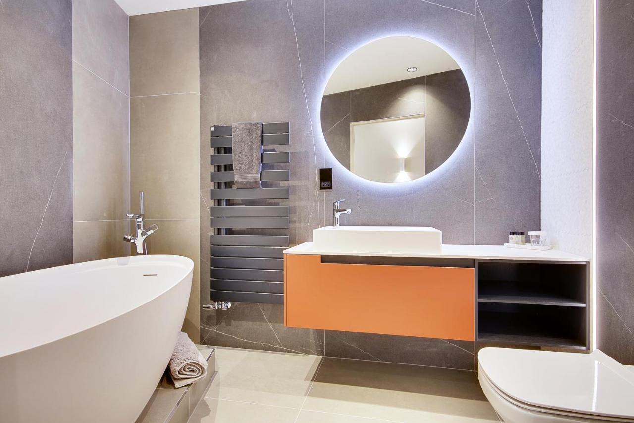 Luxury 3 Bed Flat With Large Terrace, Sea Views And Hot Tub Apartment Canford Cliffs ภายนอก รูปภาพ